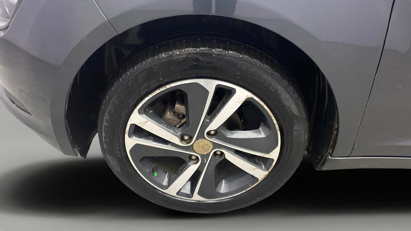 2021 Tata ALTROZ XZ PETROL, Petrol, Manual, 26,989 km, Left Front Wheel