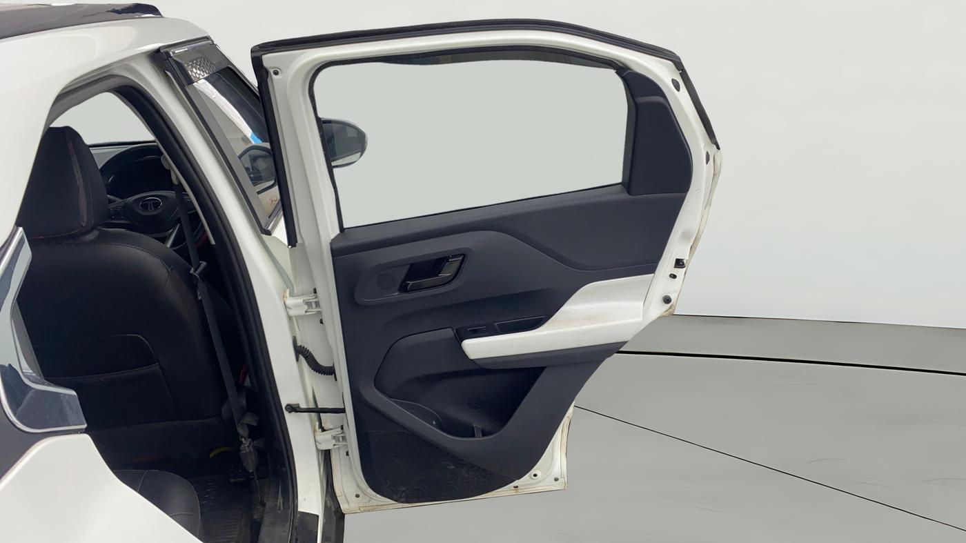 2024 Tata PUNCH ACCOMPLISHED DAZZLE SUNROOF CNG MT, CNG, Manual, 39,533 km, RHS Rear Door