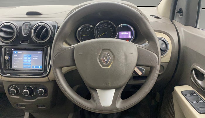 2015 Renault Lodgy 85 PS RXL, Diesel, Manual, 88,555 km, Steering Wheel Close Up