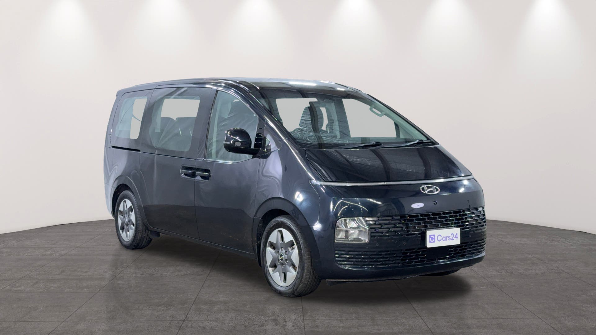 Hyundai Staria image