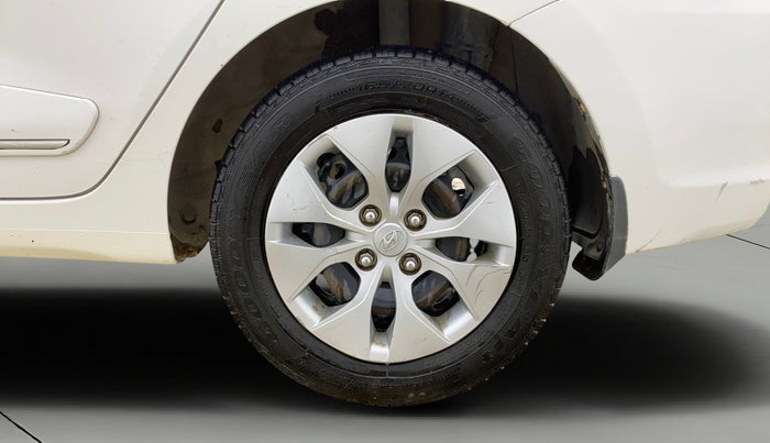 2015 Hyundai Xcent BASE 1.1, Diesel, Manual, 1,17,985 km, Left Rear Wheel