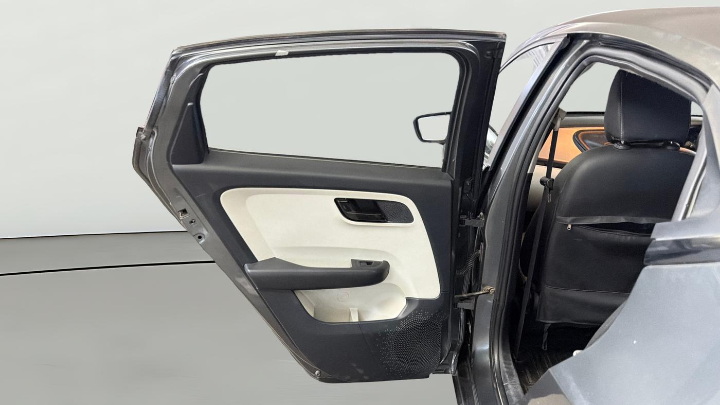 2023 Tata ALTROZ XM PLUS PETROL, Petrol, Manual, 52,545 km, LHS Rear Door