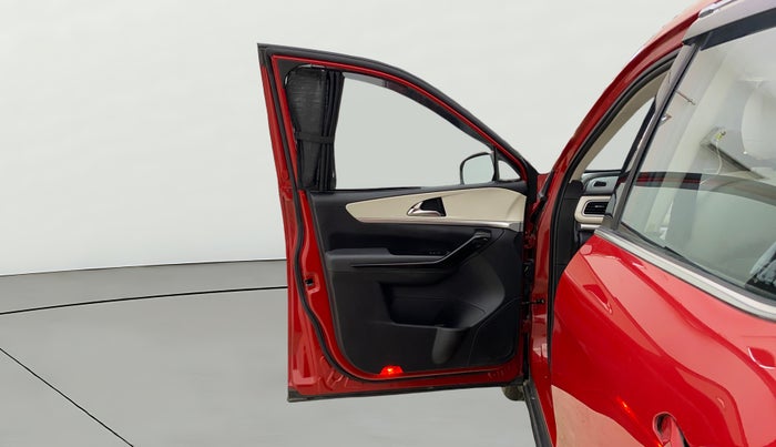 2023 Mahindra XUV700 AX 7 LUXURY D MT 7 STR, Diesel, Manual, 16,953 km, LHS Front Door