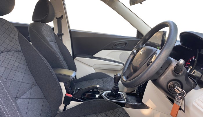 2024 Mahindra XUV 3XO MX3 Pro 1.2 L TCMPFi, Petrol, Manual, 15,478 km, Right Side Front Door Cabin