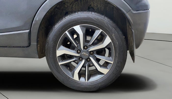 2020 Mahindra XUV300 W8 (O) 1.2 PETROL, Petrol, Manual, 1,04,286 km, Left Rear Wheel
