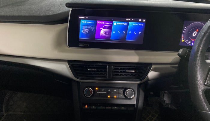 2021 Mahindra XUV700 AX 5 P MT 7 STR, Petrol, Manual, 11,809 km, Air Conditioner