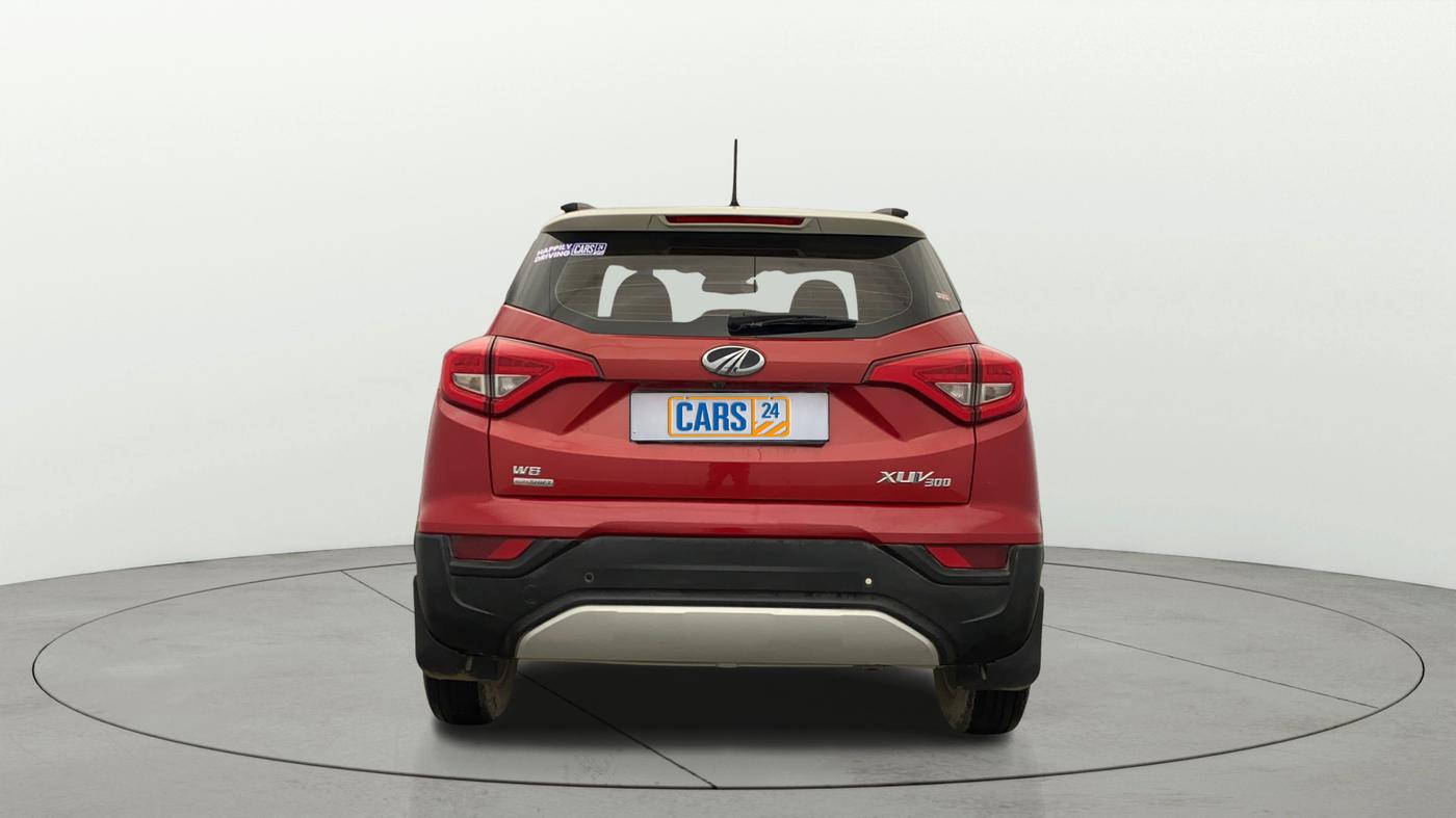 2022 Mahindra XUV300 W8 (O) 1.2 PETROL AMT DUAL TONE, Petrol, Automatic, 29,845 km, Back/Rear