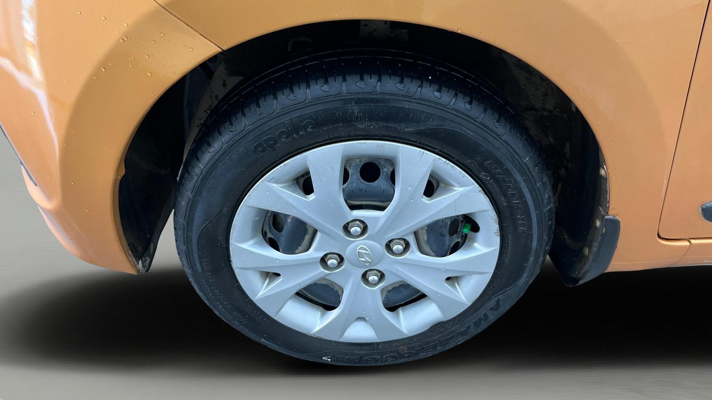 2016 Hyundai Grand i10 MAGNA AT 1.2 KAPPA VTVT, Petrol, Automatic, 41,604 km, Left Front Wheel