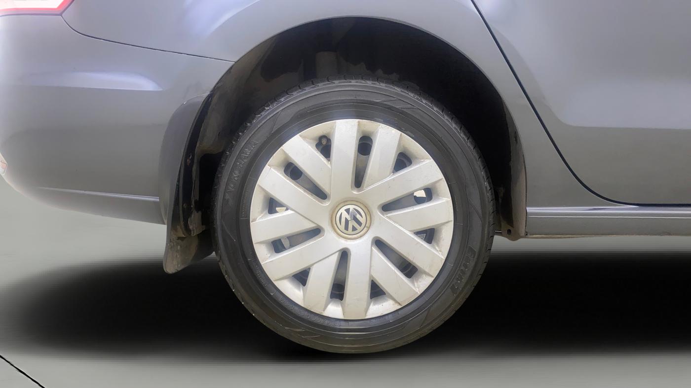 2015 Volkswagen Vento COMFORTLINE 1.6, Petrol, Manual, 45,335 km, Right Rear Wheel