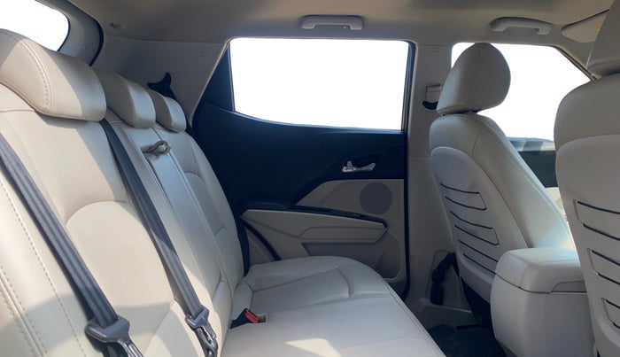 2019 Mahindra XUV300 W8 (O) 1.5 DIESEL, Diesel, Manual, 80,155 km, Right Side Rear Door Cabin