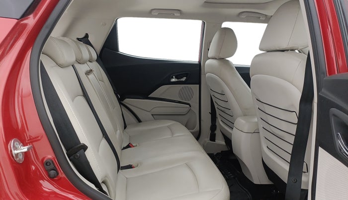 2022 Mahindra XUV300 W8 (O) 1.2 PETROL AMT, Petrol, Automatic, 22,868 km, Right Side Rear Door Cabin