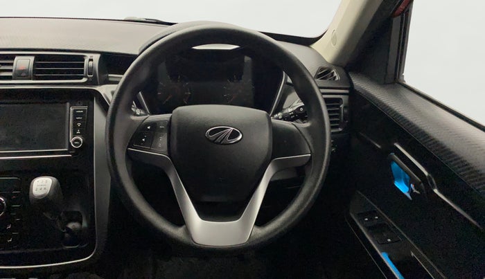 2017 Mahindra KUV 100 NXT K8 P 6 STR DUAL TONE, Petrol, Manual, 40,703 km, Steering Wheel Close Up