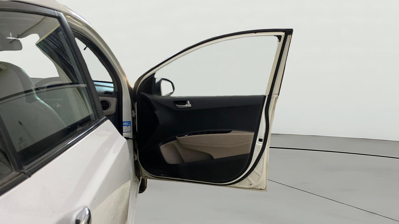 2015 Hyundai Xcent SX AT 1.2 (O), Petrol, Automatic, 85,463 km, RHS Front Door