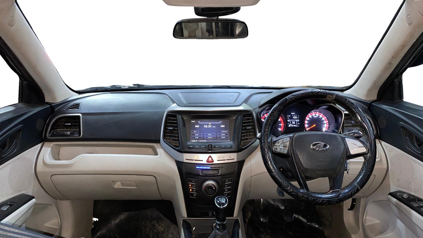 2020 Mahindra XUV300 W6 1.2 PETROL, Petrol, Manual, 83,760 km, Dashboard