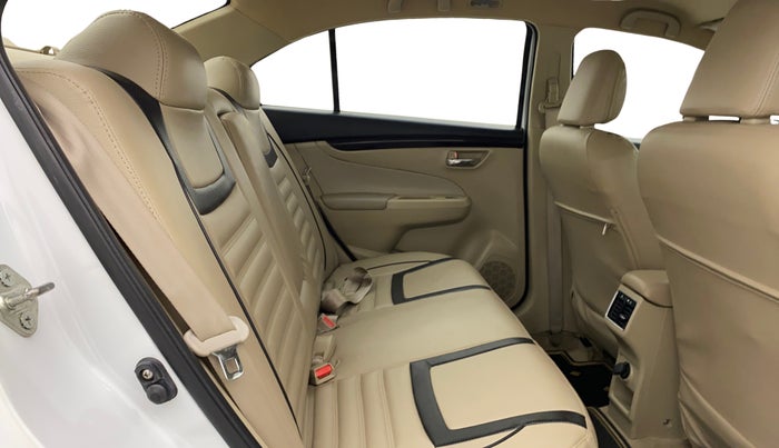 2016 Maruti Ciaz ZXI, Petrol, Manual, 49,976 km, Right Side Rear Door Cabin