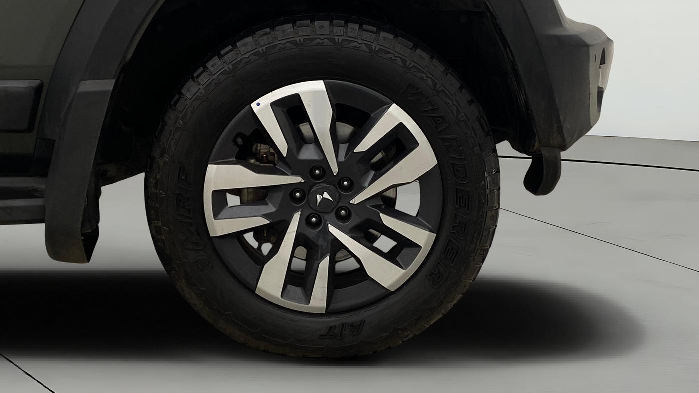 2025 Mahindra Thar Roxx AX7 L Diesel AT 4WD, Diesel, Automatic, 19,011 km, Right Front Wheel
