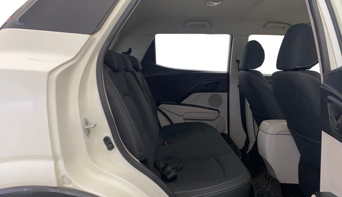 2019 Mahindra XUV300 W6 1.2 PETROL, Petrol, Manual, 41,558 km, Right Side Rear Door Cabin
