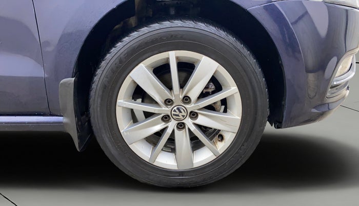 2015 Volkswagen Polo HIGHLINE1.2L, Petrol, Manual, 87,719 km, Right Front Wheel