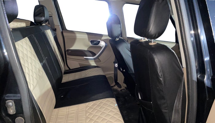 2015 Mahindra TUV300 T8, Diesel, Manual, 1,48,651 km, Right Side Rear Door Cabin
