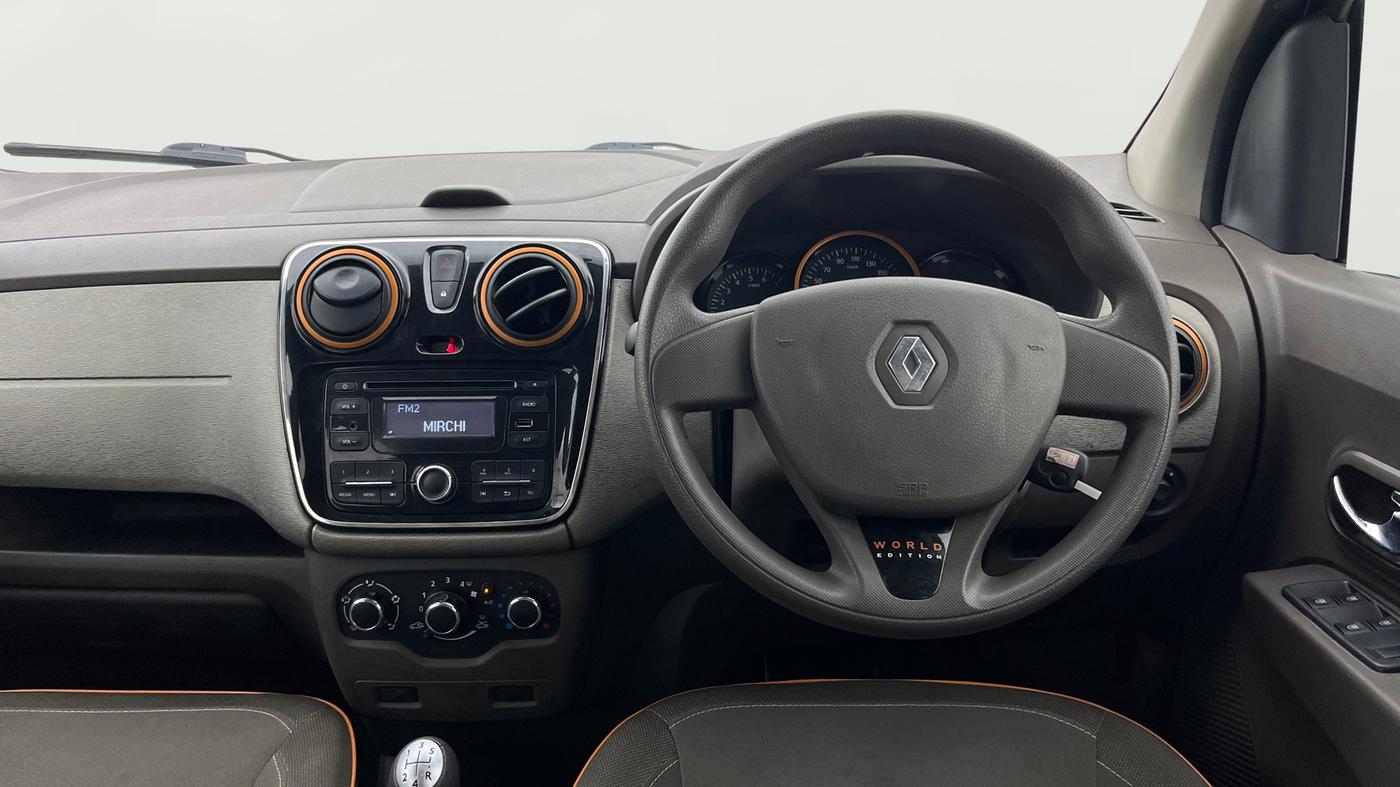 2016 Renault Lodgy 85 PS RXL WORLD EDITION 8 STR, Diesel, Manual, 48,682 km, Steering Wheel Close Up