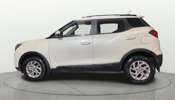 2023 Mahindra XUV300 W8 1.2 PETROL, Petrol, Manual, 22,230 km, Left Side