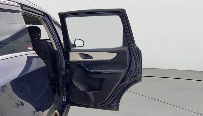 2022 Mahindra XUV700 AX 5 P MT 5 STR, Petrol, Manual, 72,134 km, RHS Rear Door