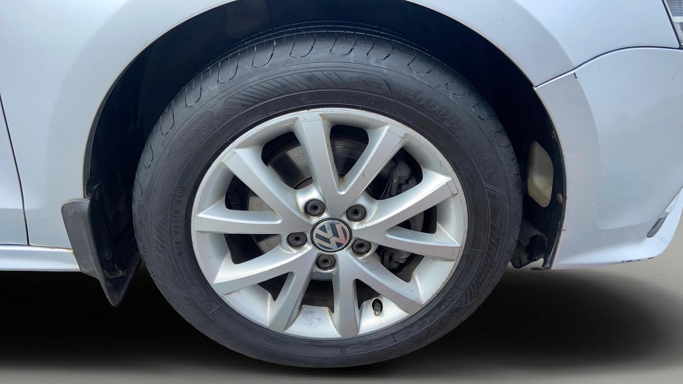 2016 Volkswagen Jetta COMFORTLINE TSI, Petrol, Manual, 98,462 km, Right Front Wheel