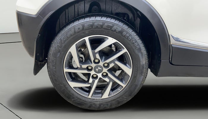 2023 Mahindra XUV300 W8 (O) 1.5 DIESEL AMT, Diesel, Automatic, 25,849 km, Right Rear Wheel