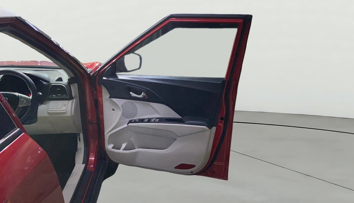 2021 Mahindra XUV300 W8(O) 1.2 PETROL DUAL TONE, Petrol, Manual, 5,206 km, RHS Front Door