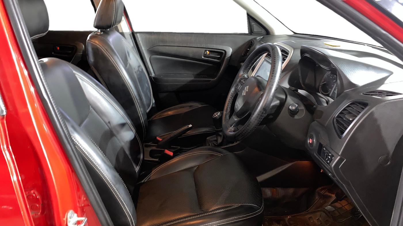 2022 Maruti Vitara Brezza VXI, Petrol, Manual, 38,361 km, Right Side Front Door Cabin