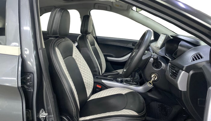 2022 Tata NEXON XMA SUNROOF PETROL, Petrol, Automatic, 27,827 km, Right Side Front Door Cabin