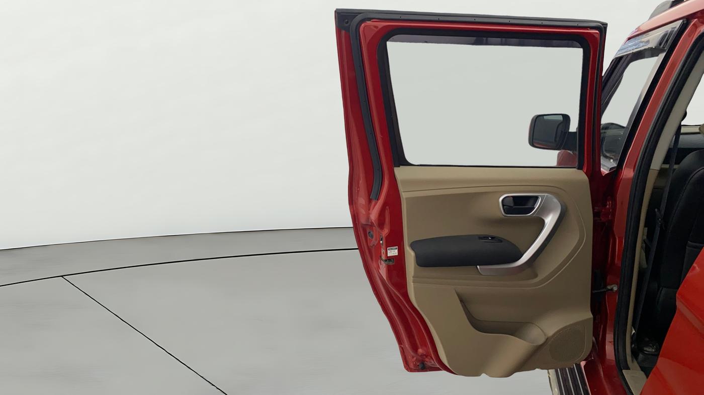 2018 Mahindra TUV300 T10, Diesel, Manual, 74,032 km, LHS Rear Door