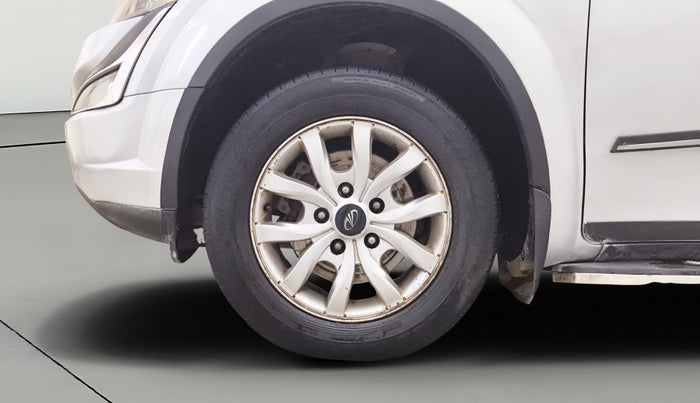 2015 Mahindra XUV500 W8, Diesel, Manual, 86,787 km, Left Front Wheel
