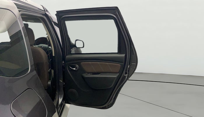 2019 Renault Duster 110 PS RXZ DIESEL, Diesel, Manual, 1,15,893 km, RHS Rear Door