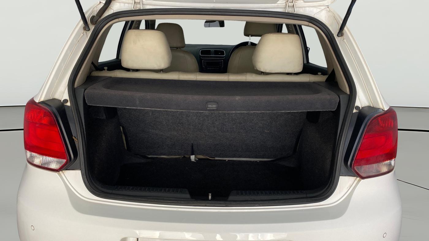 2013 Volkswagen Polo HIGHLINE1.2L, Petrol, Manual, 1,08,550 km, Boot Open Zoomed View