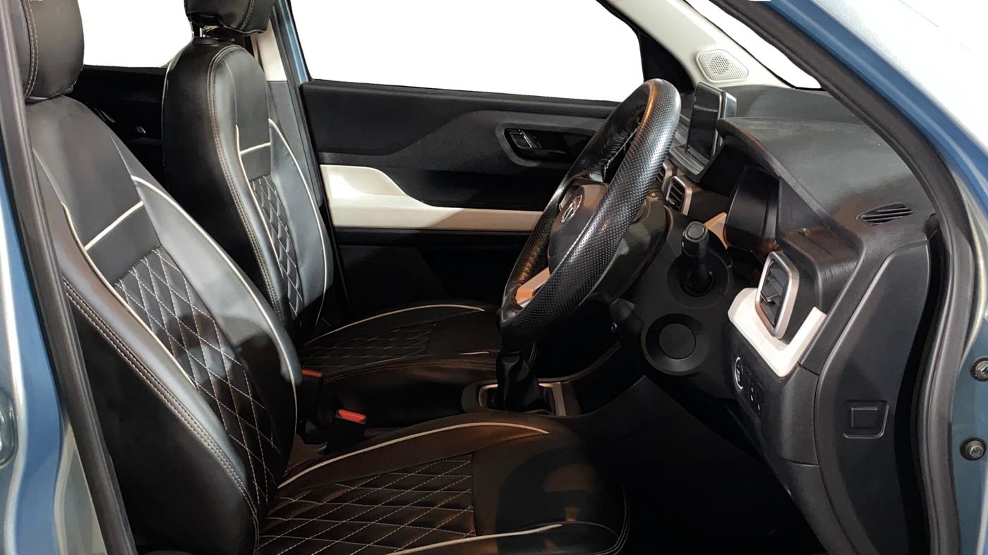 2021 Tata PUNCH ACCOMPLISHED MT, Petrol, Manual, 23,047 km, Right Side Front Door Cabin