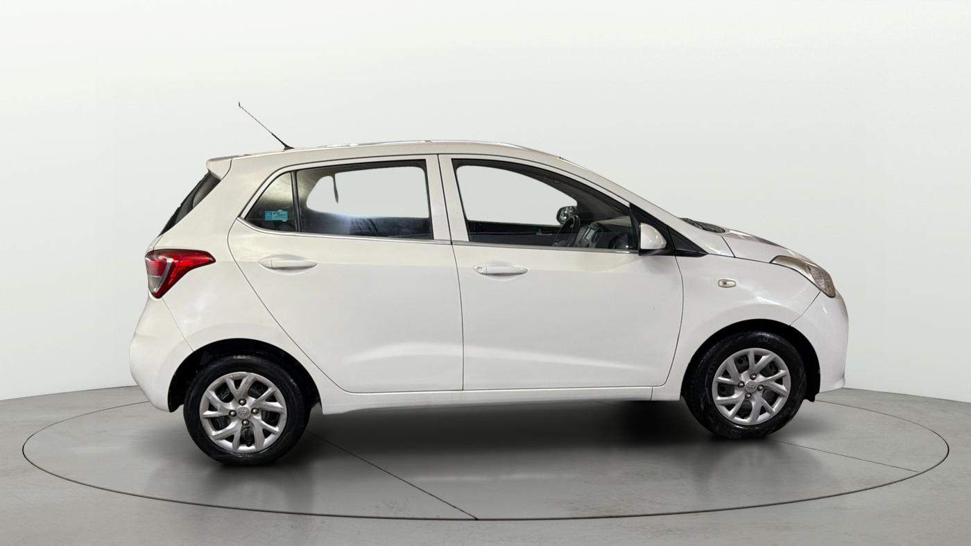 2017 Hyundai Grand i10 SPORTZ 1.2 KAPPA VTVT, CNG, Manual, 46,754 km, Right Side View