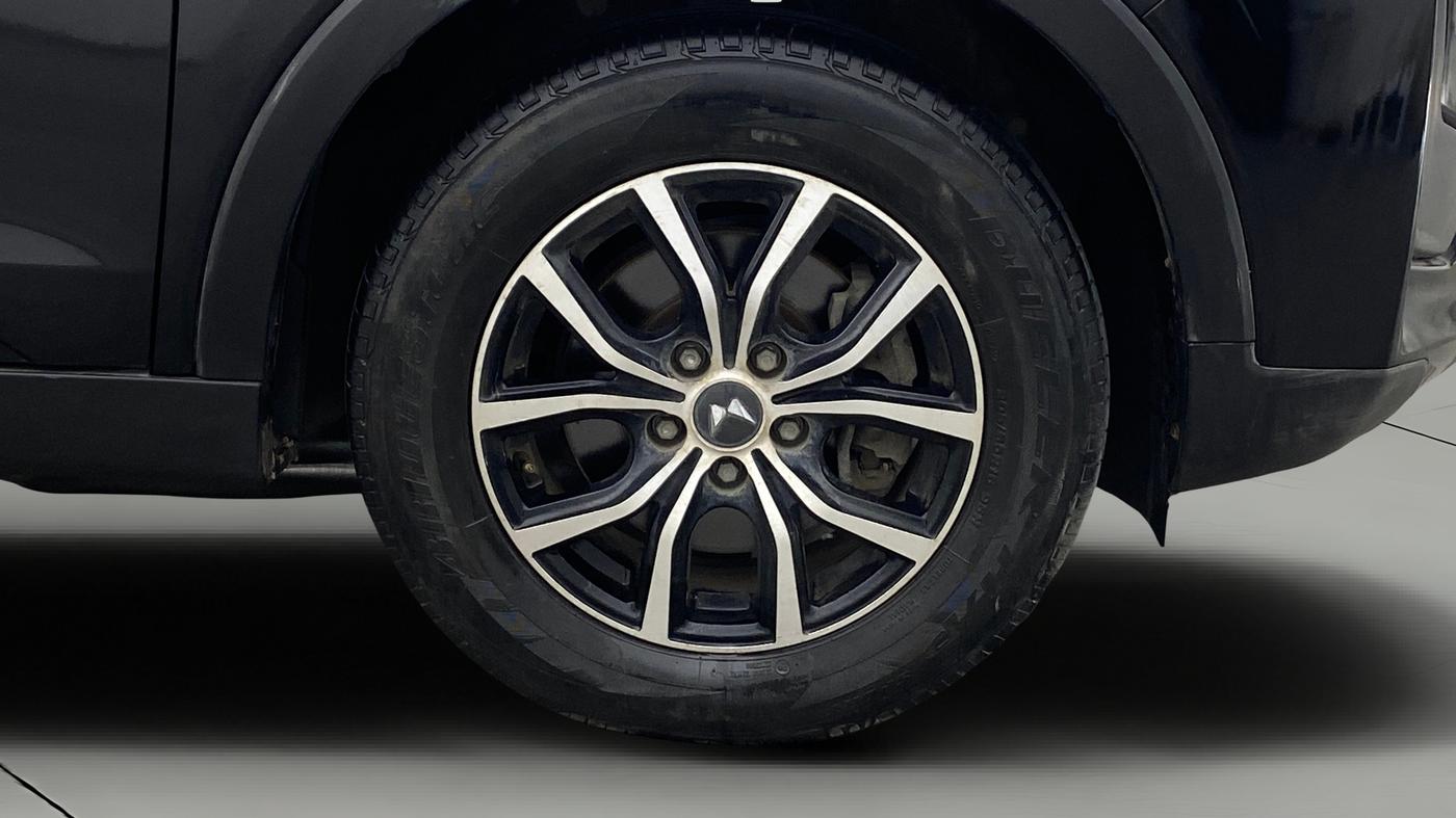 2023 Mahindra XUV300 W6 1.5 Diesel, Diesel, Manual, 43,444 km, Right Front Wheel
