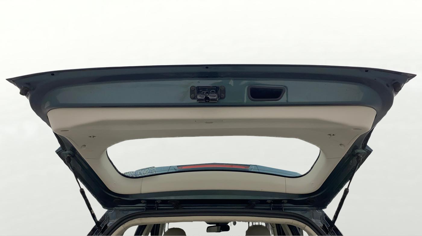 2021 Mahindra XUV300 W8 (O) 1.2 PETROL AMT, Petrol, Automatic, 57,357 km, Boot Door Open
