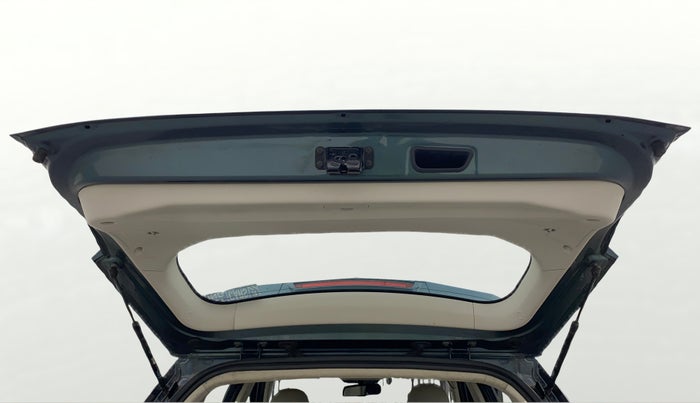 2021 Mahindra XUV300 W8 (O) 1.2 PETROL AMT, Petrol, Automatic, 57,357 km, Boot Door Open