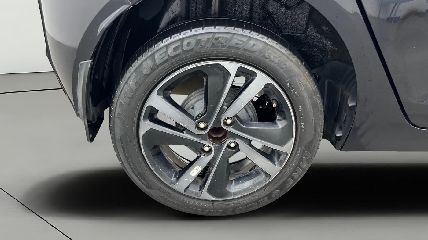 2024 Tata ALTROZ XZA Plus (S) Lux Dark Edition, Petrol, Automatic, 23,295 km, Right Rear Wheel