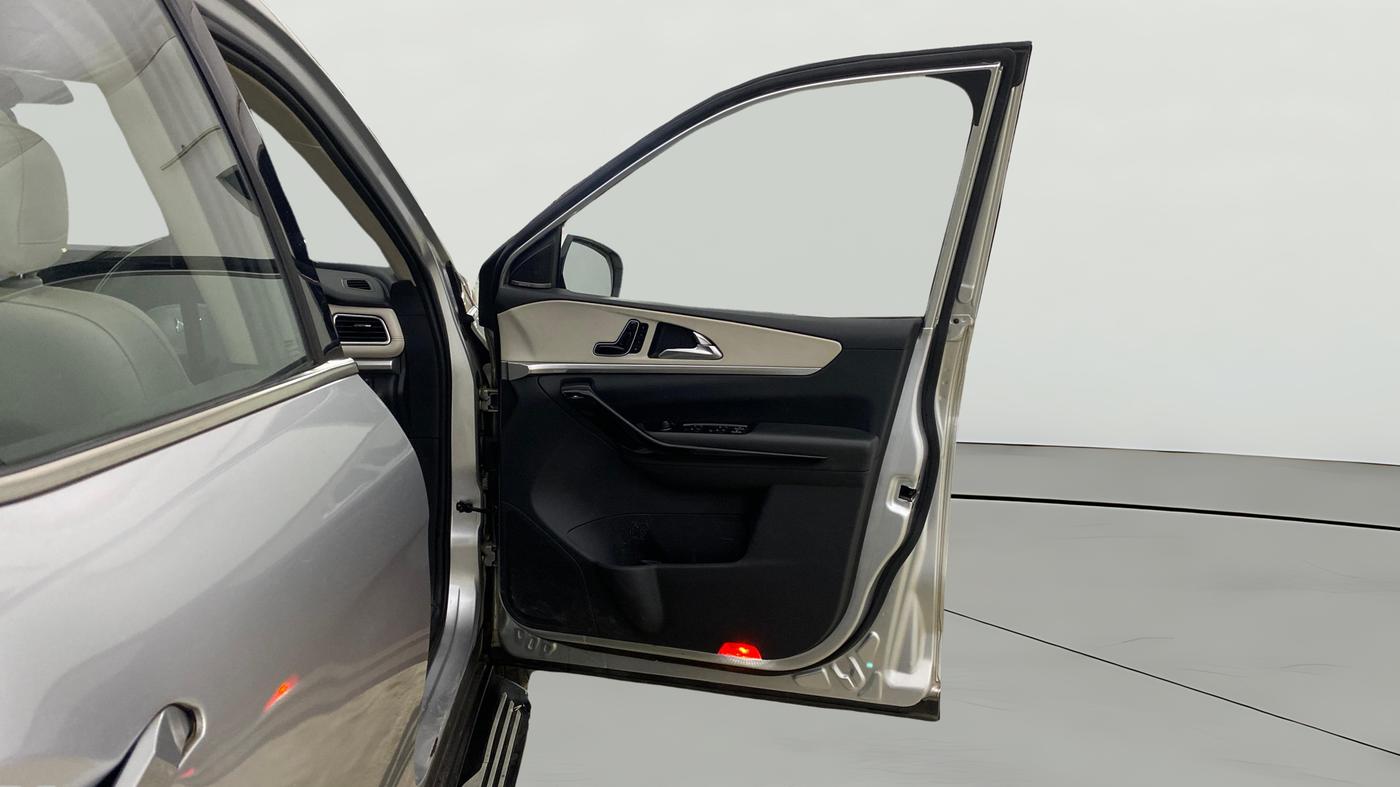 2021 Mahindra XUV700 AX 7 LUXURY P AT 7 STR, Petrol, Automatic, 47,374 km, RHS Front Door