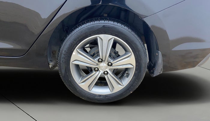 2019 Hyundai Verna 1.6 SX (O) CRDI MT, Diesel, Manual, 68,732 km, Left Rear Wheel
