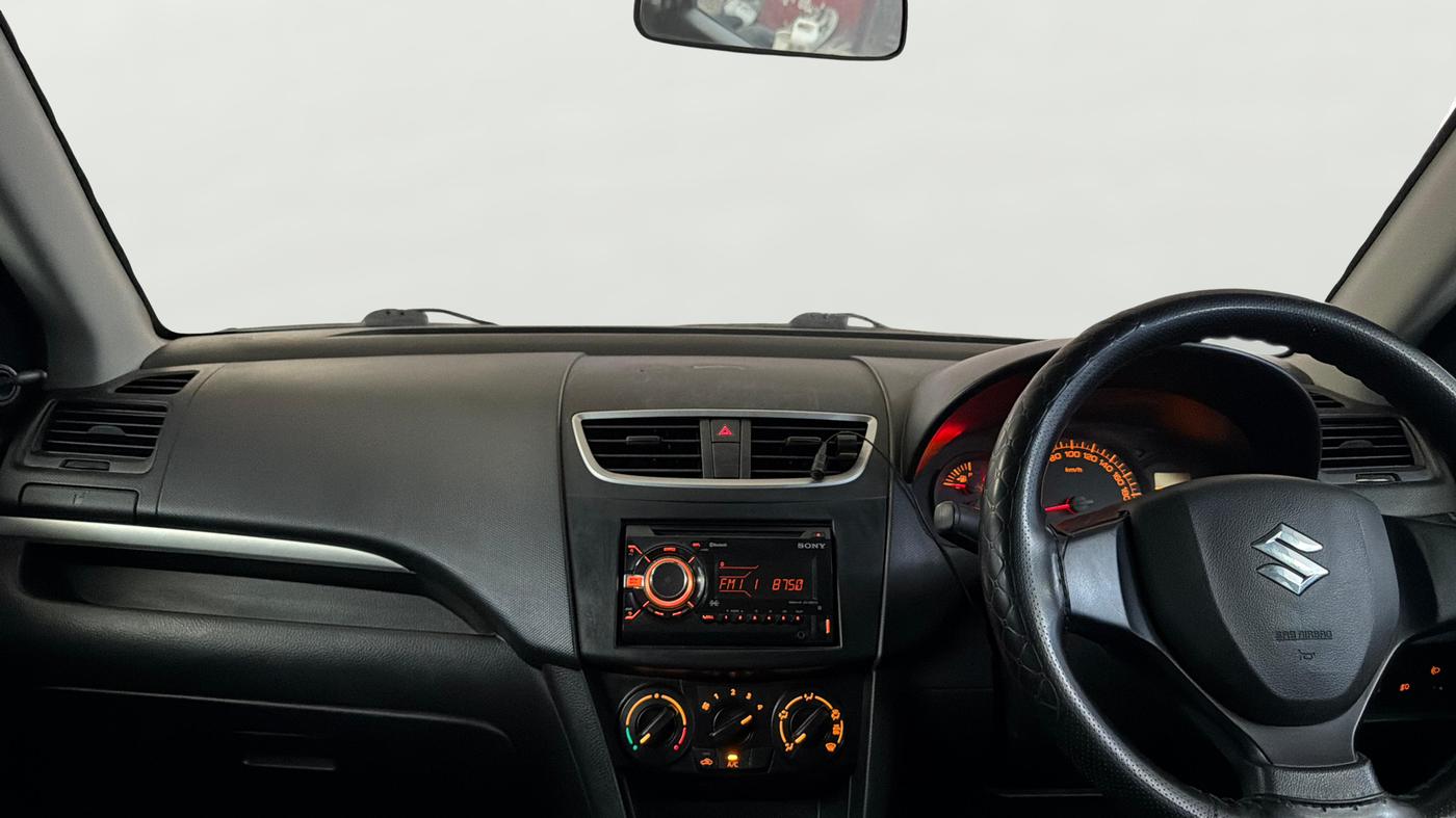2017 Maruti Swift LXI, Petrol, Manual, 65,171 km, Air Conditioner