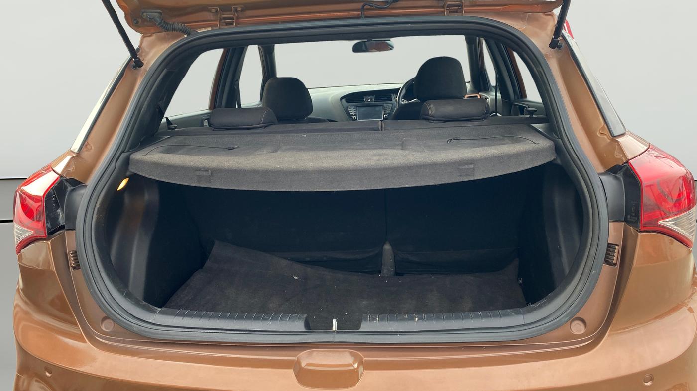 2016 Hyundai i20 Active 1.2 SX, Petrol, Manual, 1,10,521 km, Boot Open Zoomed View
