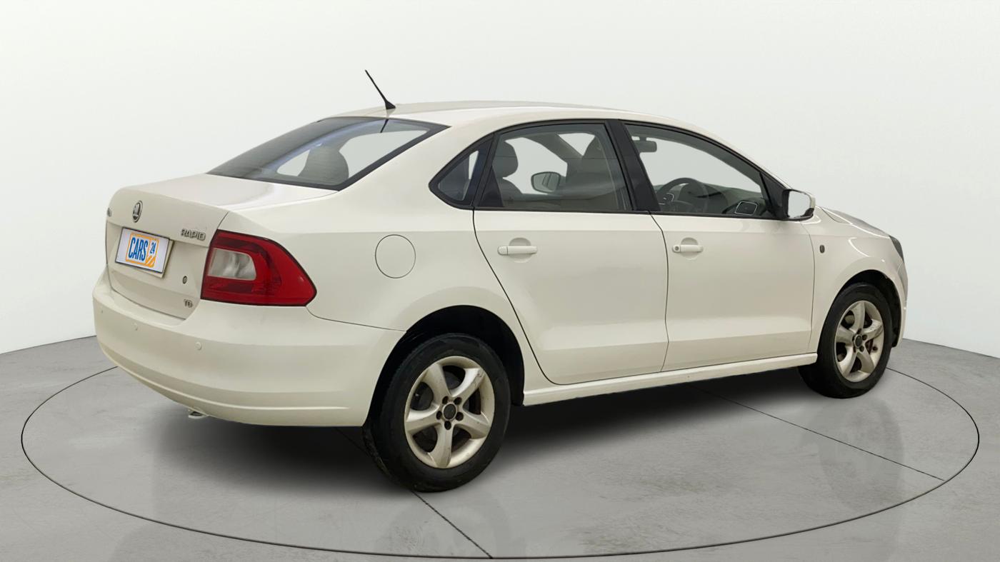 2013 Skoda Rapid AMBITION 1.6 TDI CR MT PLUS ALLOY, Diesel, Manual, 1,19,608 km, Right Back Diagonal