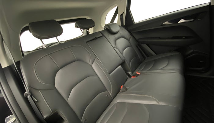 2019 MG HECTOR SHARP 2.0 DIESEL, Diesel, Manual, 1,22,590 km, Right Side Rear Door Cabin