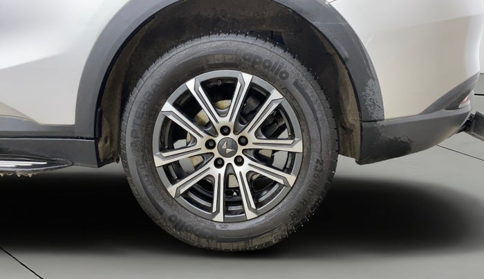 2023 Mahindra XUV700 AX 7 D AT 7 STR, Diesel, Automatic, 16,368 km, Left Rear Wheel