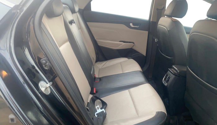 2019 Hyundai Verna 1.6 VTVT SX O, Petrol, Manual, 98,190 km, Right Side Rear Door Cabin