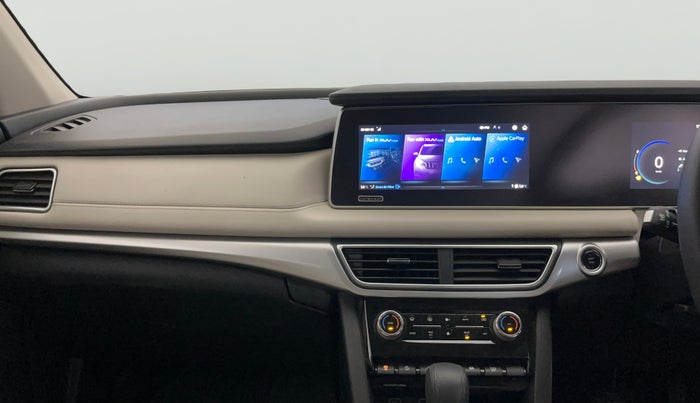 2023 Mahindra XUV700 AX 7 LUXURY P AT 7 STR, Petrol, Automatic, 14,877 km, Air Conditioner